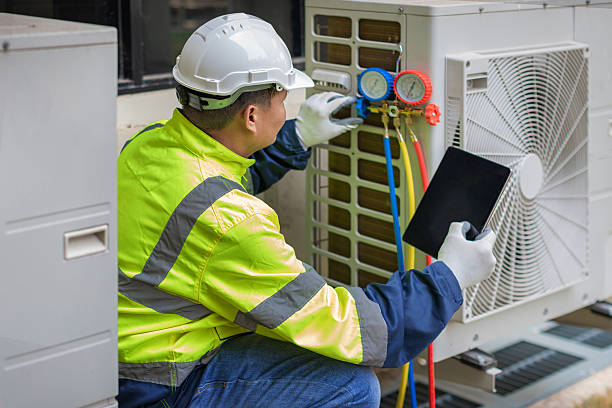 Professional Hvac Maintenance technician working in Richmond Hill, GA